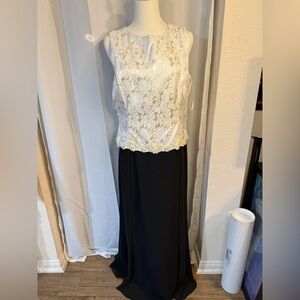Vintage Scott McClintock 1980|1990s Black Ivory Lace Maxi Evening gown Size 14